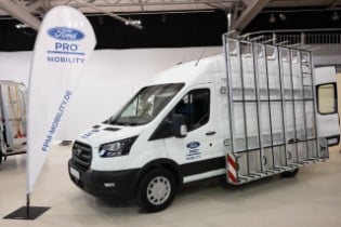 Ford Pro startet neuen Mobilitätsservice für Spezialfahrz...