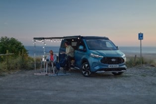 Ford Pro auf dem Caravan Salon: Ford Nugget mit Plug-in-H...