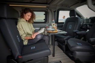 Ford Pro auf dem Caravan Salon: Ford Nugget mit Plug-in-H...