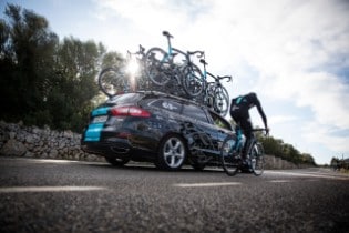 Ford Announces Partnership Deal with Team Sky to Become t...