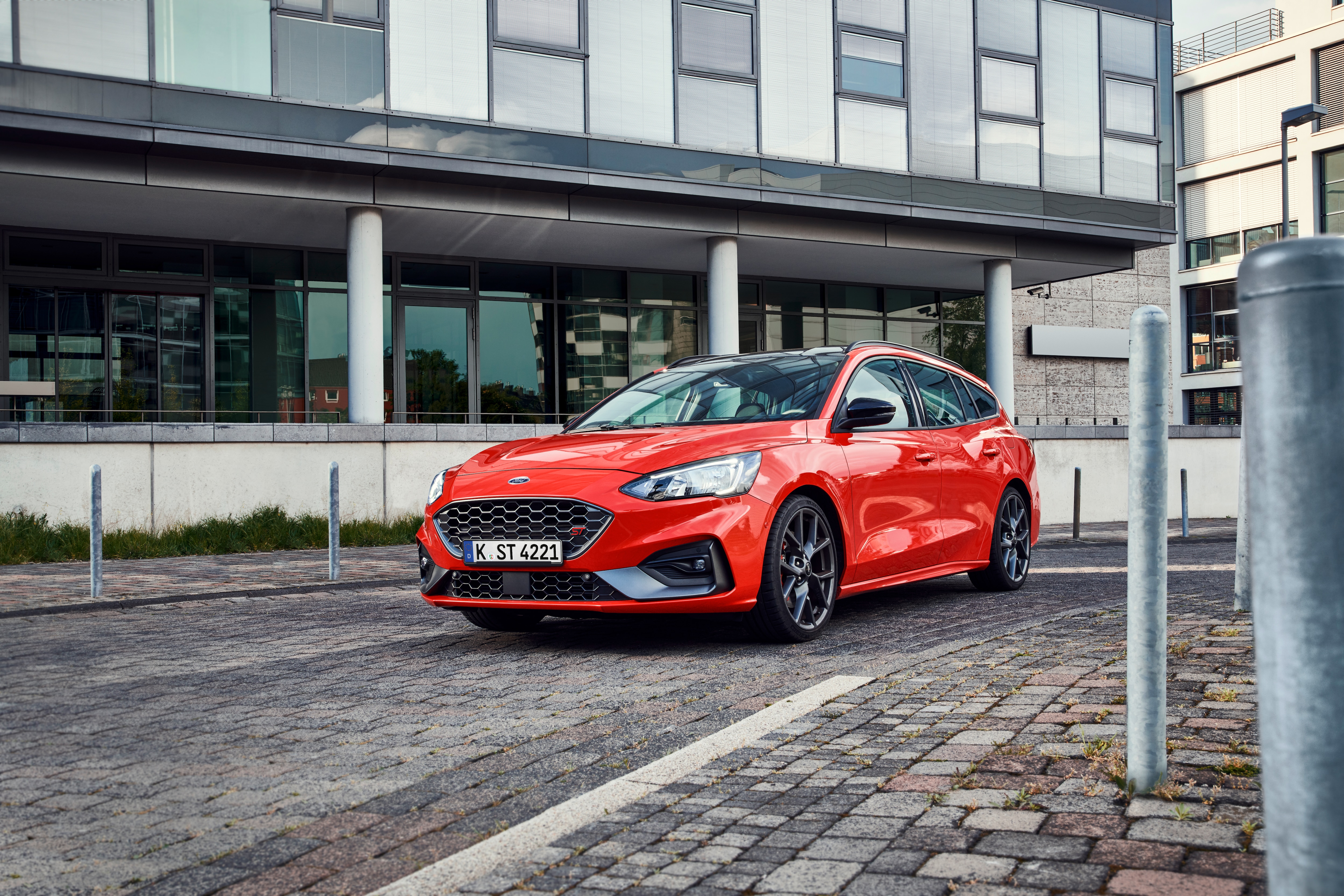 2019 Ford Focus ST Mk4 - the wagon makes its debut 