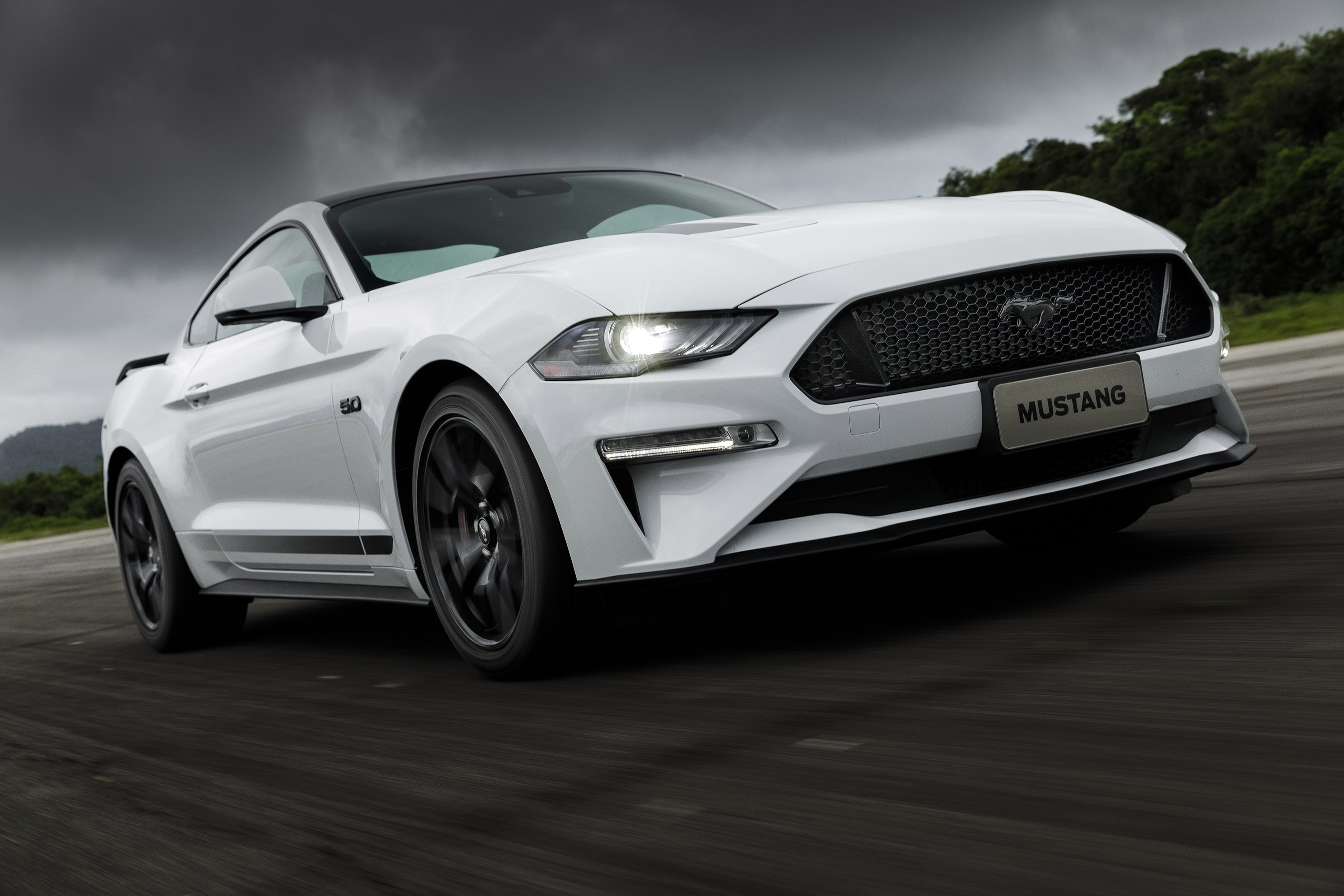 Ford Mustang conquista o título de carro esportivo mais vendido do mundo, Brazil, Português