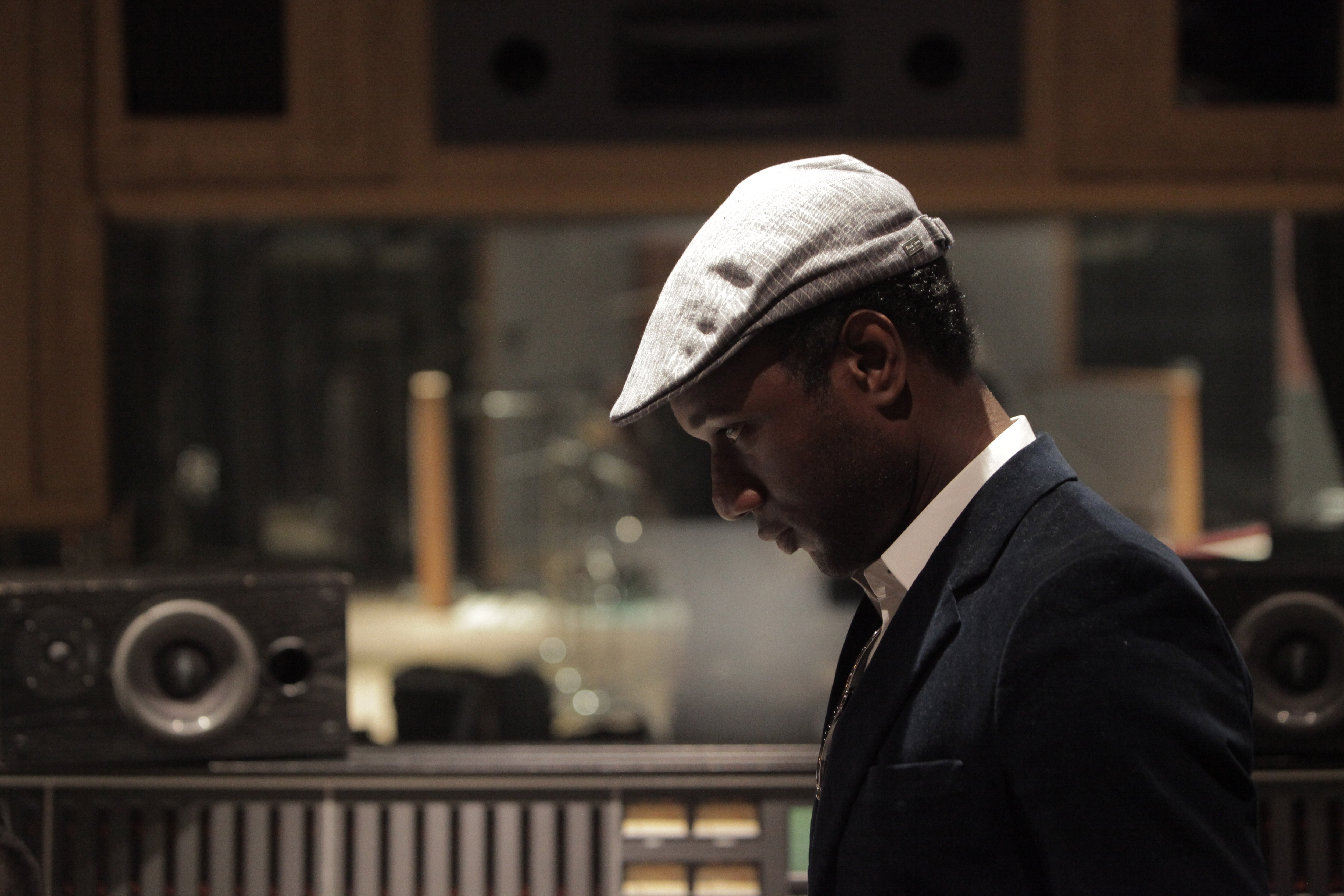 Lincoln Collaborates With Aloe Blacc To Create Interactive Music Video Experience Lincoln Media Center Make way for me, make way for me, legendary better make way 'cause i'm coming through are you ready? ford media center