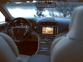 2017 Lincoln Continental interior