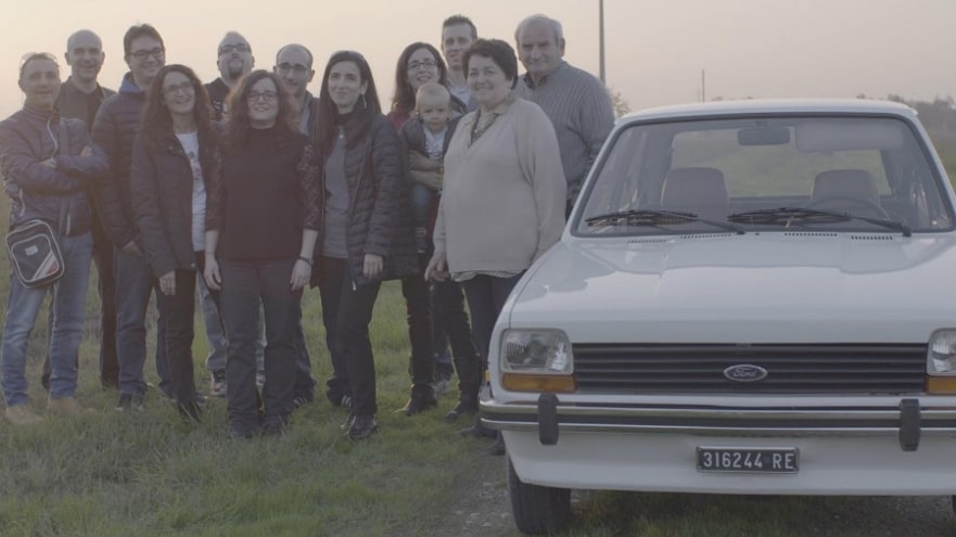 Sieben Kinder organisieren für ihren Vater die Runderneuerung des 38 Jahre alten Ford-Familien-Fiesta
