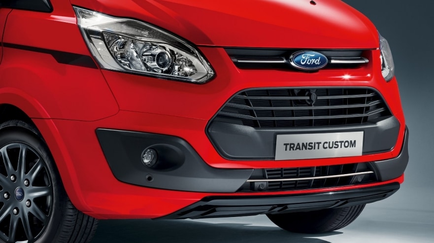 Dynamische Allrounder: Ford Transit Custom „Black Edition“ und Tourneo Custom Sport ab sofort erhältlich