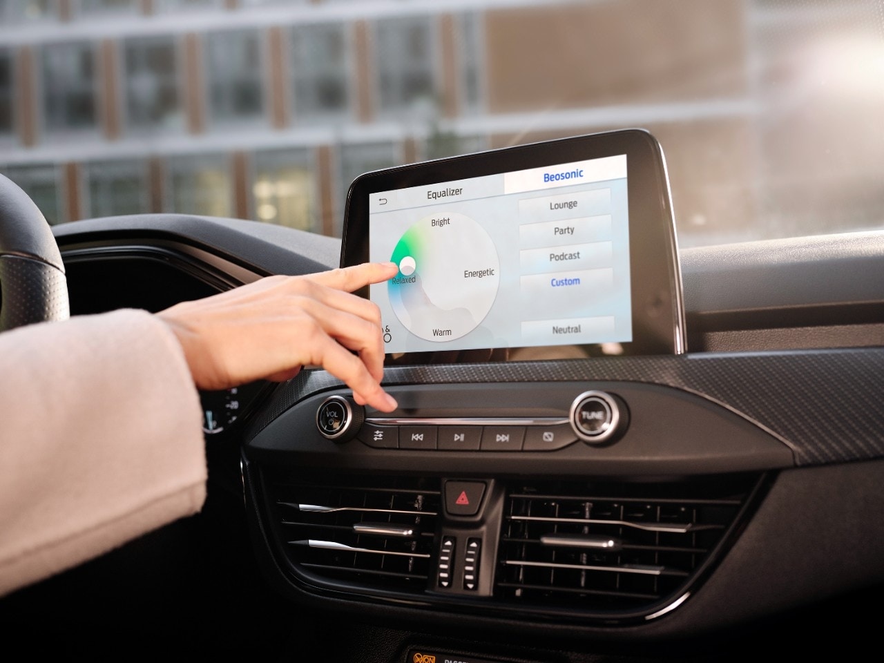 Ford und B&O Beosonic™ bieten perfekten Sound beim Autofahren dank intuitiv bedienbarer Touchscreen-Bedienoberfläche