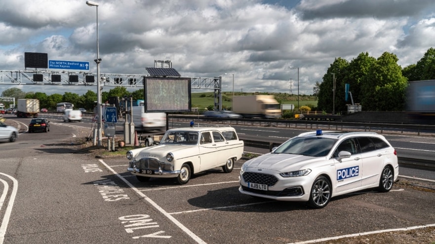 NEW FORD MONDEO HYBRID CELEBRATES 60 YEARS OF THE M1 MOTORWAY WITH ITS 1959 PREDECESSOR