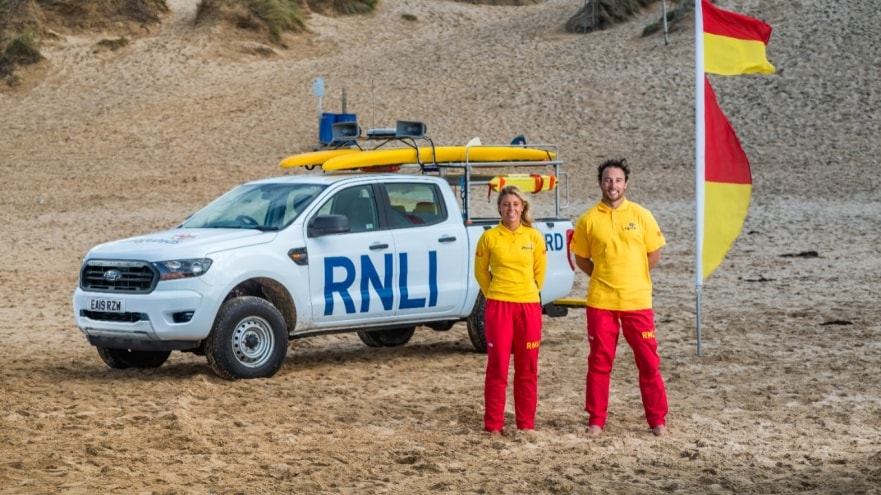 NEW FORD RANGER LANDS ON THE BEACH TO SUPPORT RNLI PATROLS 