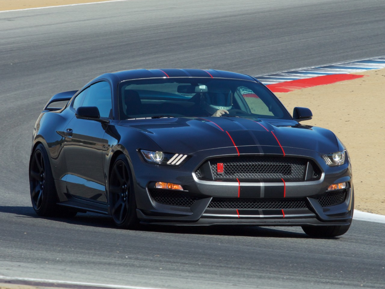  Ford Shelby GT350R Mustang Named Sports Car of the Year by 
