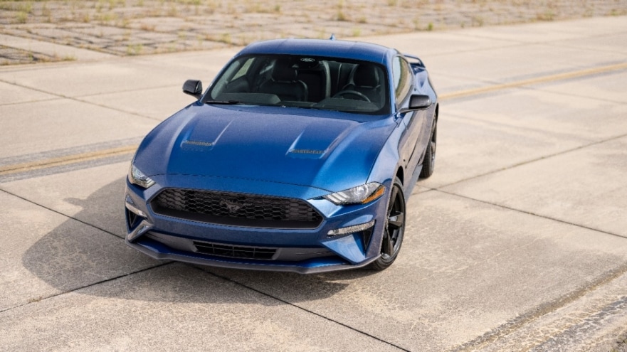 https://media.ford.com/content/fordmedia/fna/us/en/news/2021/10/06/2022-ford-mustang-debuts-first-ever-stealth-edition/jcr:content/image.img.881.495.jpg/1641416741484.jpg